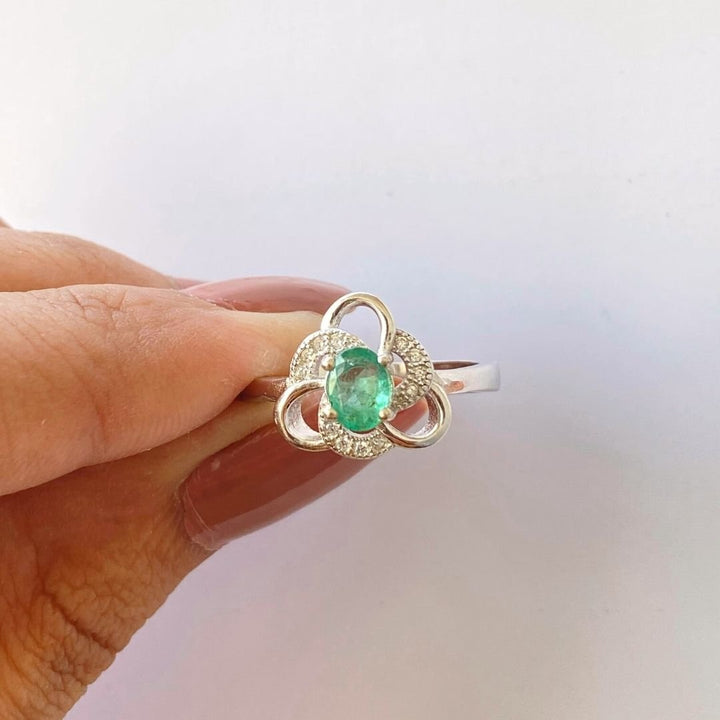 NATURAL EMERALD - TWISTED - SENSATION Pakistan