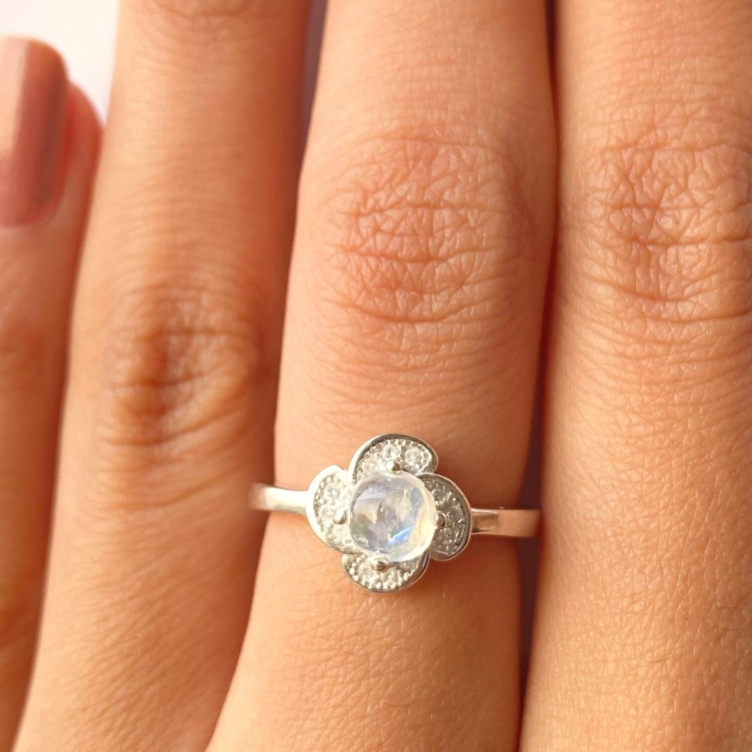 NATURAL MOONSTONE - SELENE - SENSATION Pakistan