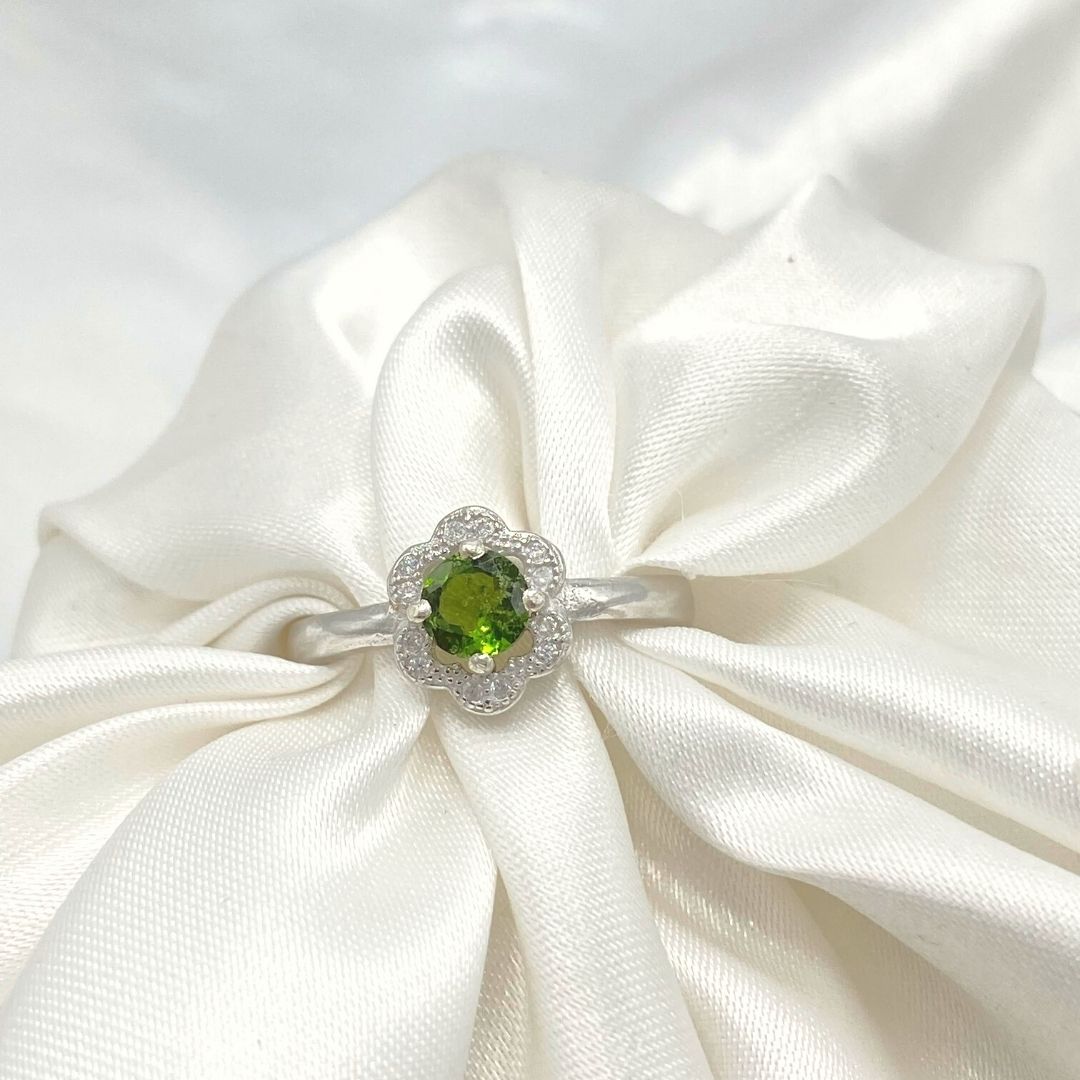 NATURAL PERIDOT - LAUREL - SENSATION Pakistan