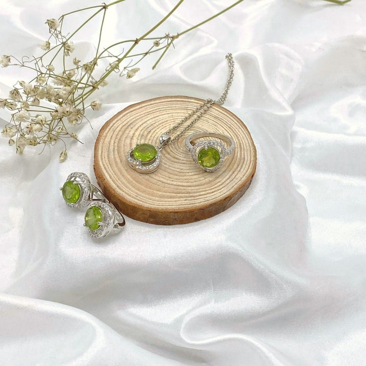 NATURAL PERIDOT SET - PURE SILVER - SENSATION Pakistan