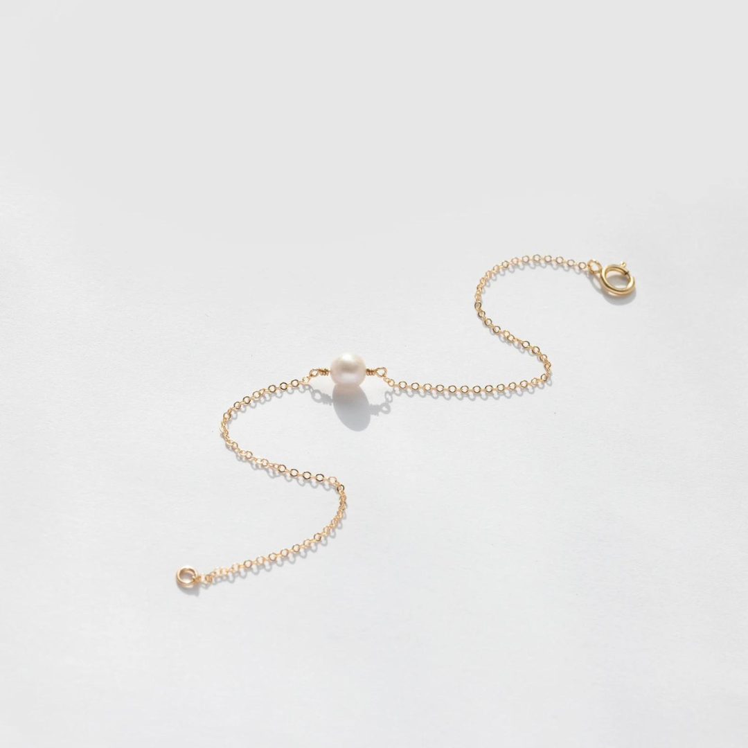 Minimal Pearl Bracelet