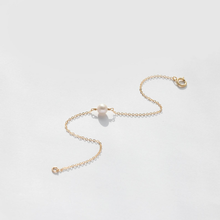 Minimal Pearl Bracelet