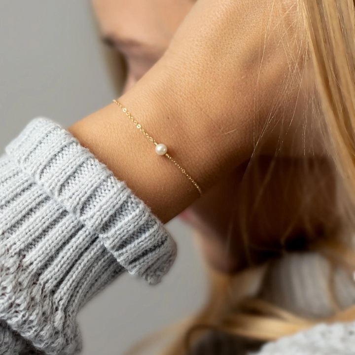 Minimal Pearl Bracelet