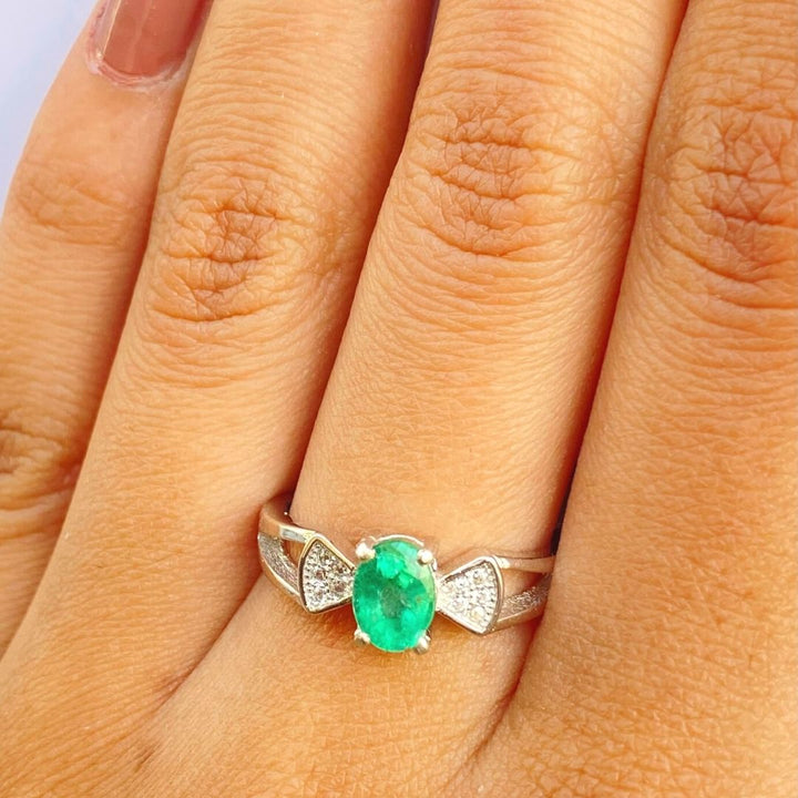 NATURAL EMERALD - BOW - SENSATION Pakistan
