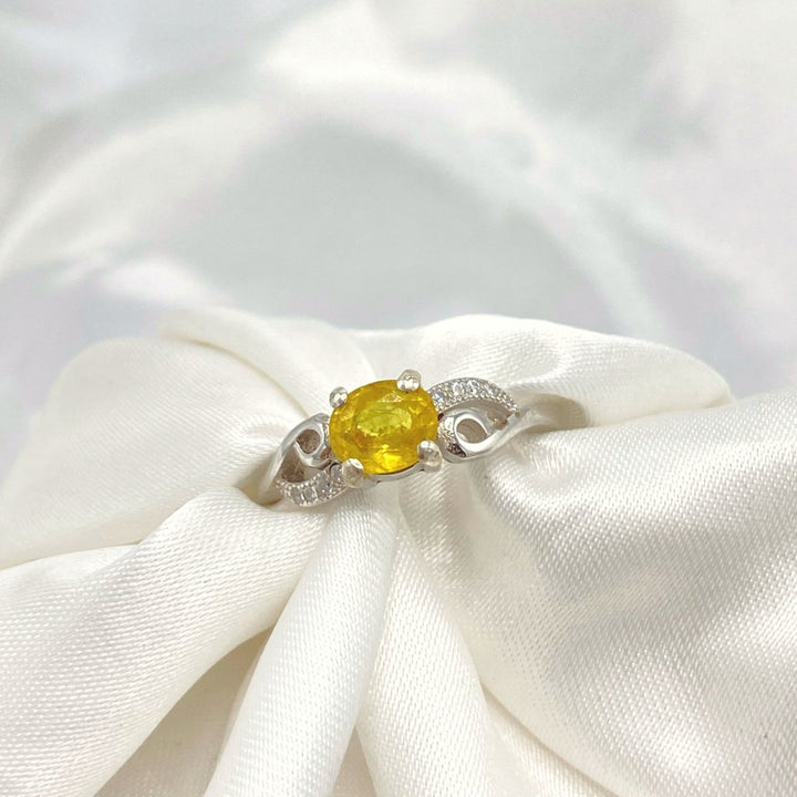 NATURAL YELLOW SAPPHIRE - LOVE KNOT - SENSATION Pakistan