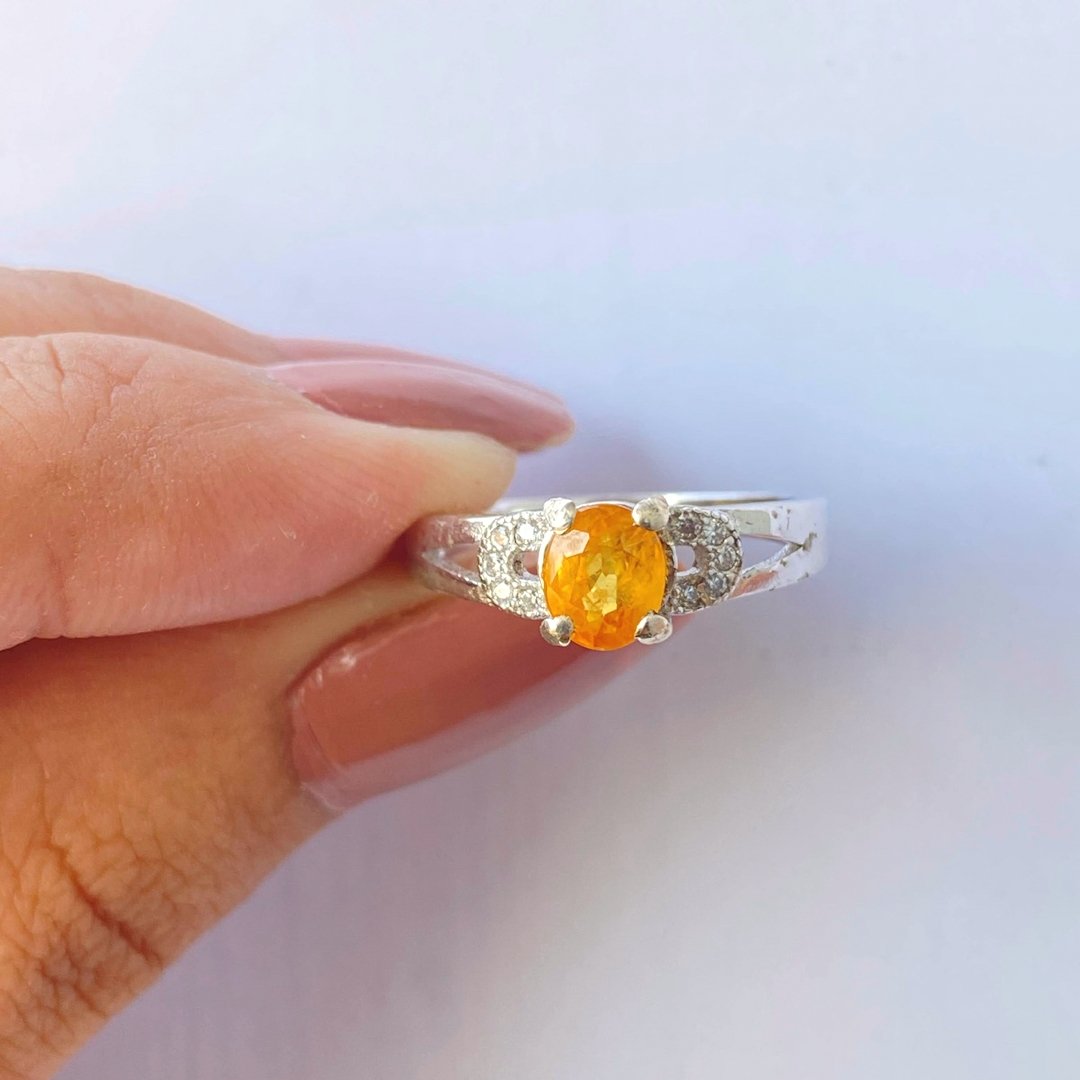 NATURAL YELLOW SAPPHIRE - STARLIGHT - SENSATION Pakistan